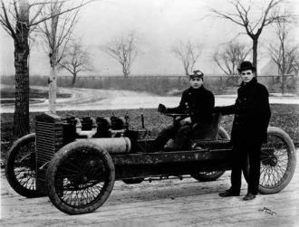 Henry Ford established a speed record of 147.05 km / h, driving his first race car