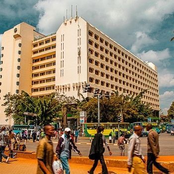 Жители и гости Найроби