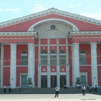 Театр Оперы и Балета в Улан-Баторе