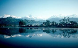 Покхара и озеро Пхева с видом 