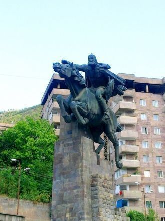 Памятник Давиду Беку. 