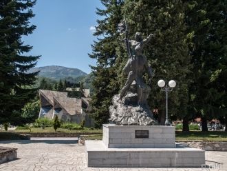 Памятники и монументы города Колаши