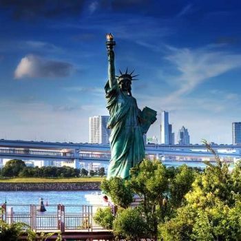 Статуя свободы - символ Нью-Йорка.