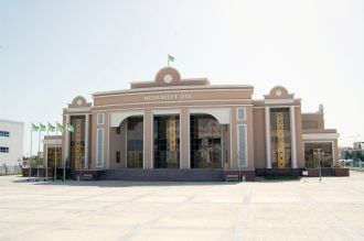 Здание Дома Культуры города Сердар.