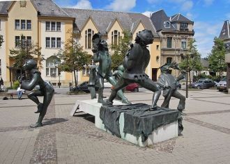 Современные скульптуры в Люксембурге.