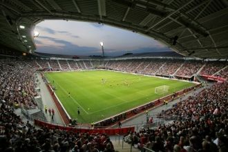 Стадион «АФАС» во время футбольного матч