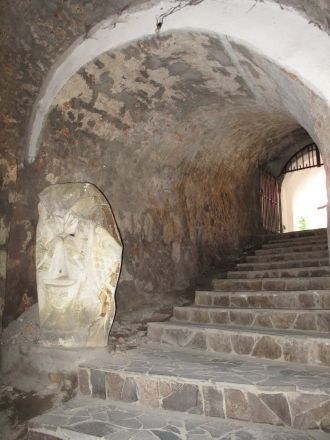 Замок Паланок. Лестница в подвалы крепос