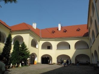 Замок Паланок. Главный двор замка